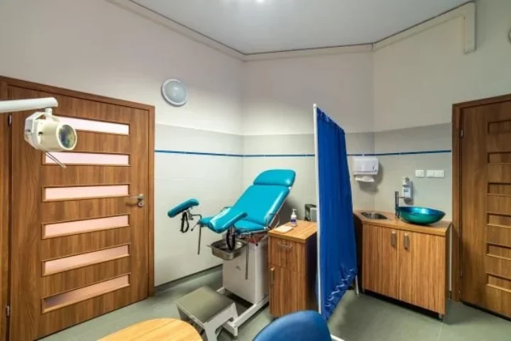 Wnętrze gabinetu ginekologicznego w Gabinecie Stomatologicznym i Ginekologicznym "Moje Ząbki"